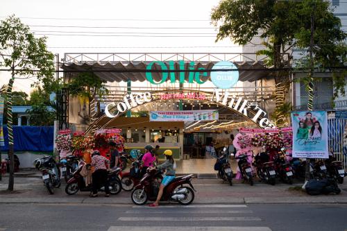 Cho thuê nhà 3 tầng rộng 120m2 đẹp, Hẻm xe tải Văn Đồng, gần GIGA Mall.